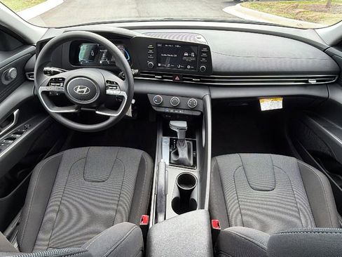 New 2026 Hyundai Elantra SE FWD image 23