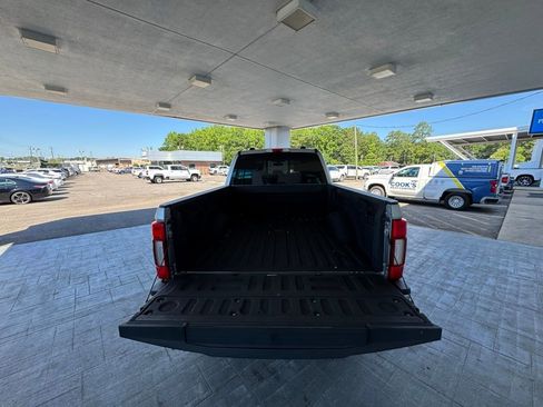Used 2022 Ford F250 Platinum w/ FX4 Off-Road Package AWD/4WD image 9