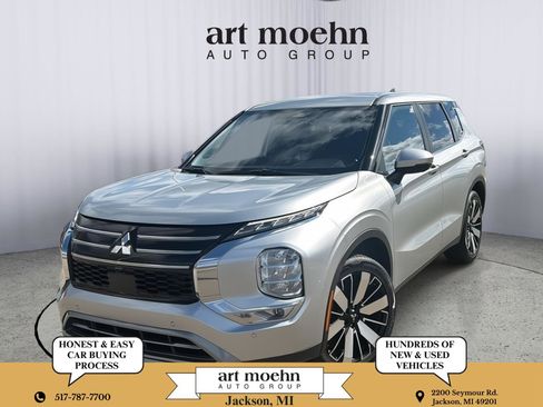 Used 2025 Mitsubishi Outlander SE FWD image 1