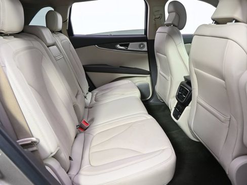 Used 2019 Lincoln Nautilus Reserve w/ Ultimate Package AWD/4WD image 18