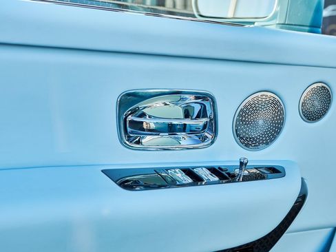 Used 2022 Rolls-Royce Cullinan Black Badge w/ Dark Exterior Package image 29