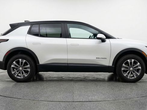 Used 2025 Chevrolet Equinox LT image 11