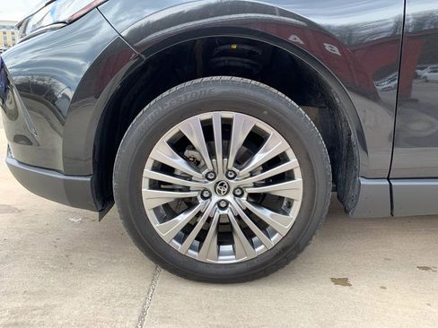 Used 2023 Toyota Venza Limited image 35