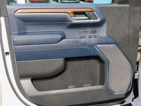 Used 2023 Chevrolet Silverado 1500 High Country w/ Technology Package image 12