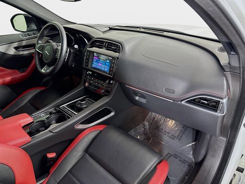 Used 2017 Jaguar F-PACE S image 31