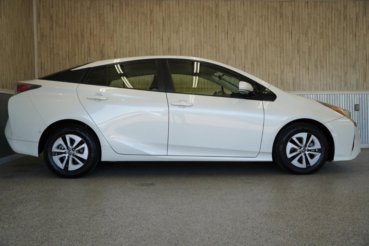 Used 2017 Toyota Prius Two w/ Prius Two Safety Plus Package FWD image 6