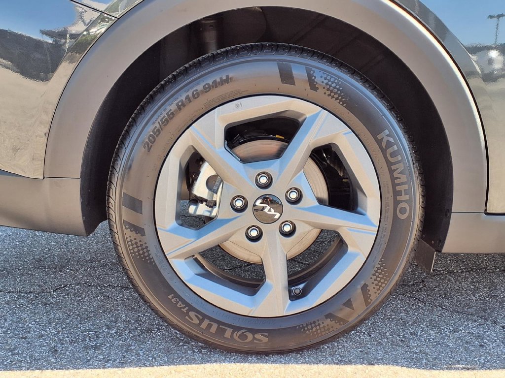 Certified 2025 Kia K4 FWD image 9