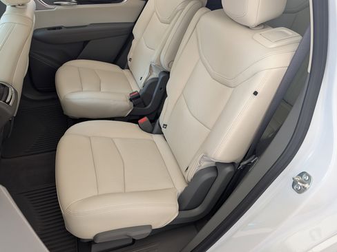 Used 2025 Cadillac XT6 Premium Luxury image 16