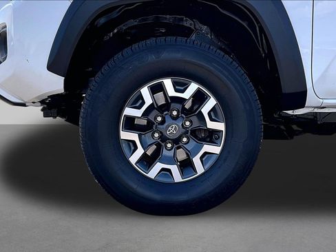 Used 2020 Toyota Tacoma TRD Off-Road AWD/4WD image 8