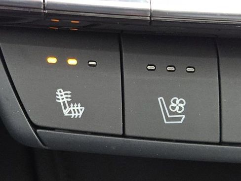 Used 2024 Cadillac XT4 Premium Luxury image 8