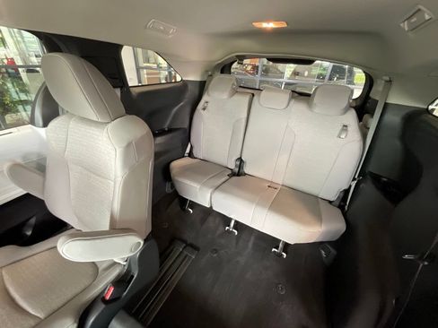 Certified 2025 Toyota Sienna LE FWD image 22