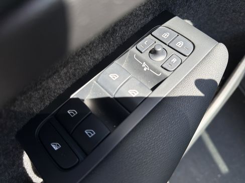 Certified 2025 Volvo XC40 B5 Core image 15