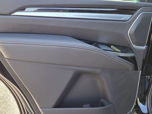 New 2025 Cadillac Escalade Luxury image 36