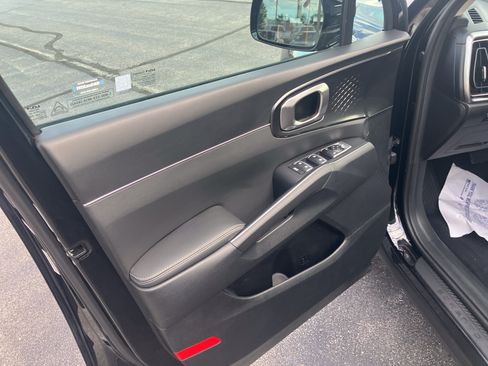 Used 2025 Kia Sorento EX FWD image 17