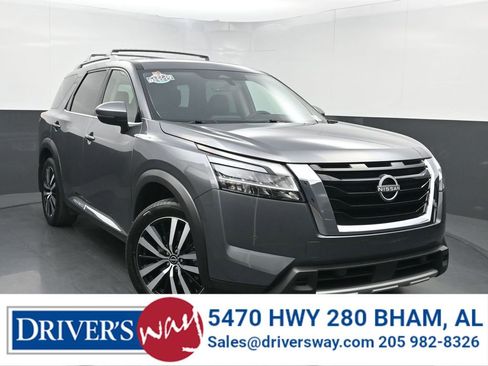 Used 2024 Nissan Pathfinder Platinum image 1