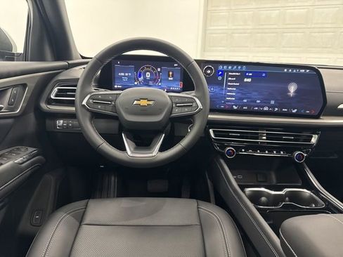 New 2026 Chevrolet Traverse LT w/ Sun and Wheel Package FWD image 23