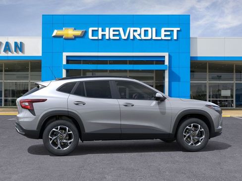 New 2026 Chevrolet Trax LT w/ Driver Confidence Package image 5
