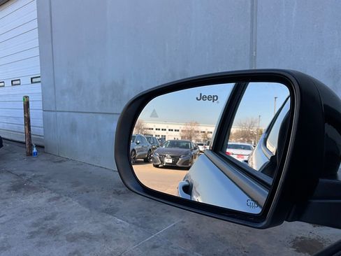 Used 2025 Jeep Compass Limited image 19