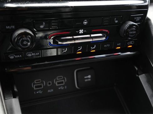 Used 2024 Jeep Grand Cherokee L Laredo image 16