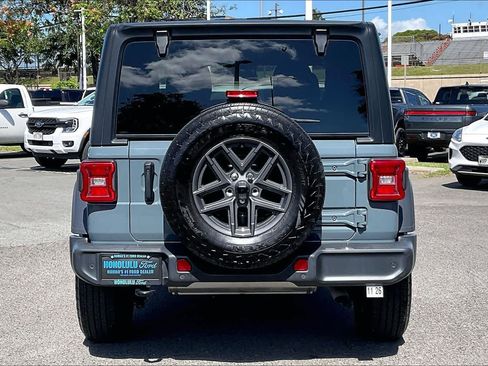 Used 2024 Jeep Wrangler Sport AWD/4WD image 5