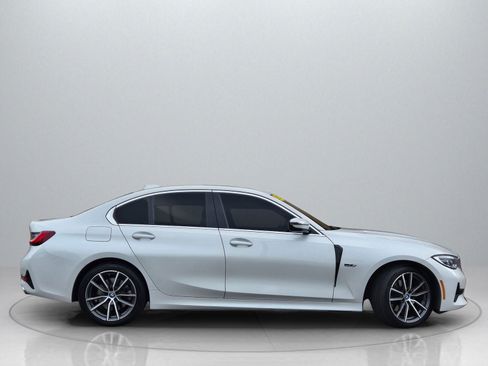 Used 2022 BMW 330e image 9