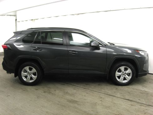 Used 2021 Toyota RAV4 XLE w/ Convenience Package image 6