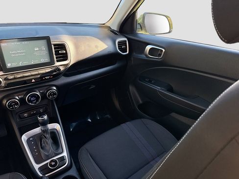 Used 2023 Hyundai Venue SEL image 16