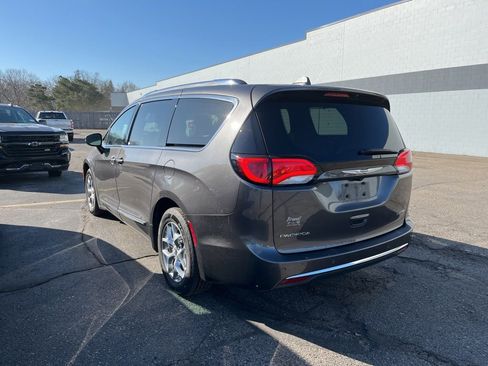 Used 2017 Chrysler Pacifica Limited FWD image 6