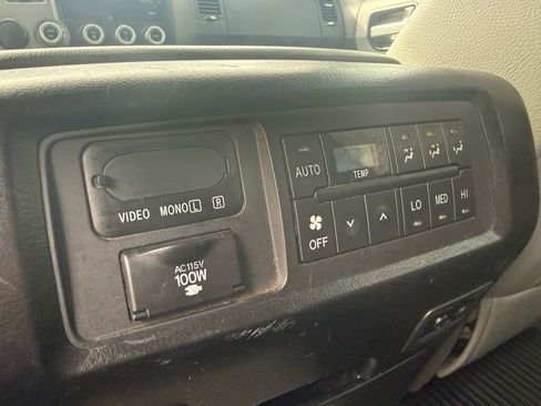 Used 2010 Toyota Sequoia Platinum image 15