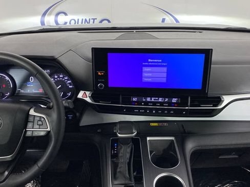 Certified 2025 Toyota Sienna XLE FWD image 16
