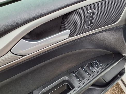 Used 2020 Ford Fusion SE image 29