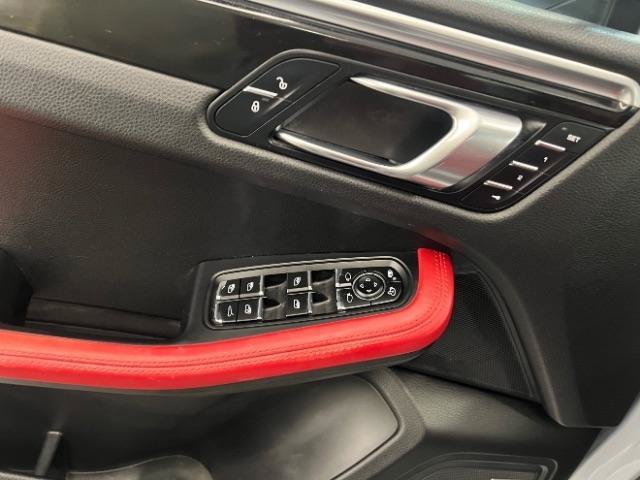 Used 2018 Porsche Macan AWD/4WD image 33