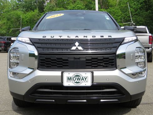 Used 2023 Mitsubishi Outlander SEL AWD/4WD image 2