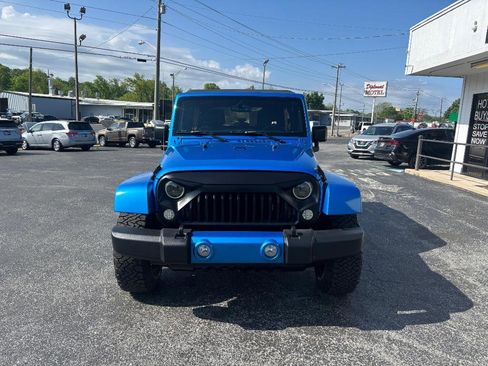 Used 2016 Jeep Wrangler Unlimited Sahara w/ Connectivity Group AWD/4WD image 3