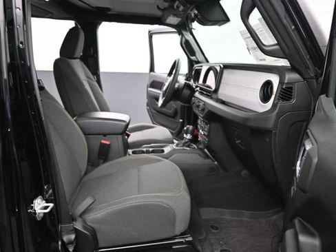 Used 2024 Jeep Wrangler Unlimited AWD/4WD image 18