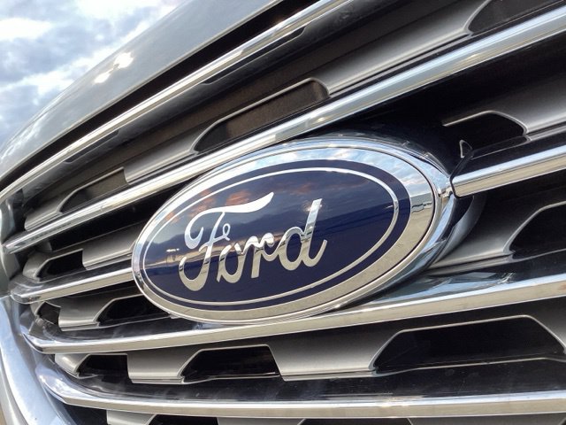 Used 2024 Ford Edge Titanium AWD/4WD image 3