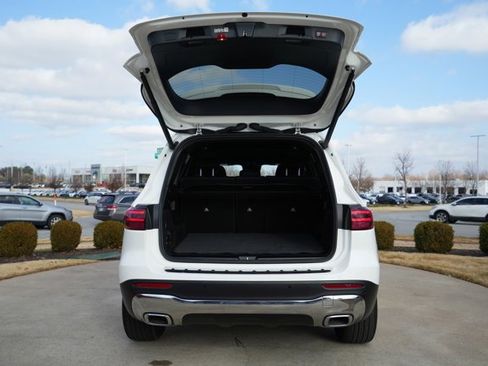 Used 2025 Mercedes-Benz GLB 250 4MATIC image 17