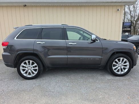 Used 2017 Jeep Grand Cherokee Limited w/ Trailer Tow Group IV image 3
