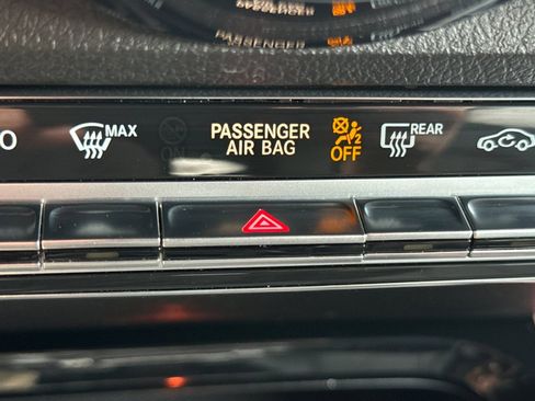 Used 2021 Mercedes-Benz GLB 250 4MATIC image 37