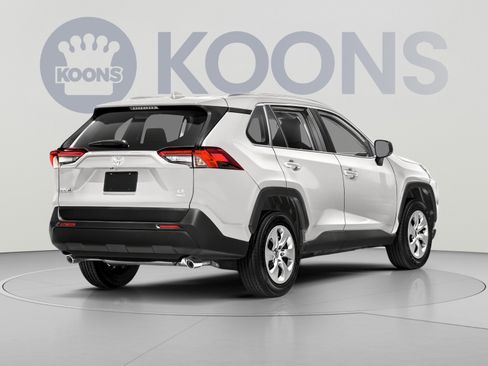 Used 2021 Toyota RAV4 LE AWD/4WD image 2
