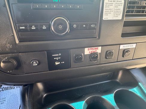 Used 2013 Chevrolet Express 2500 RWD image 32