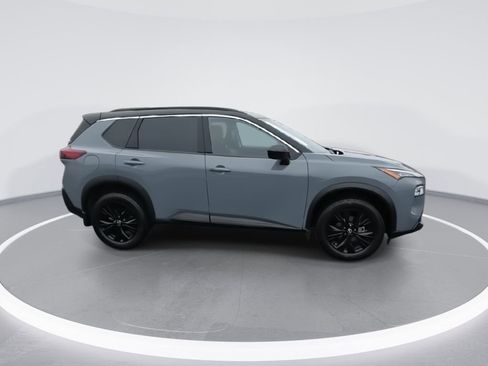 Used 2023 Nissan Rogue SV w/ SV Premium B Package image 9