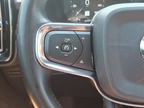 Used 2019 Volvo XC40 T5 Momentum AWD/4WD image 15