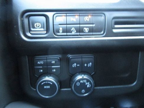 Certified 2023 Chevrolet Suburban Z71 w/ Luxury Package image 11