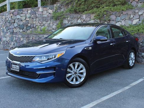 Used 2017 Kia Optima EX w/ Premium Package FWD image 2