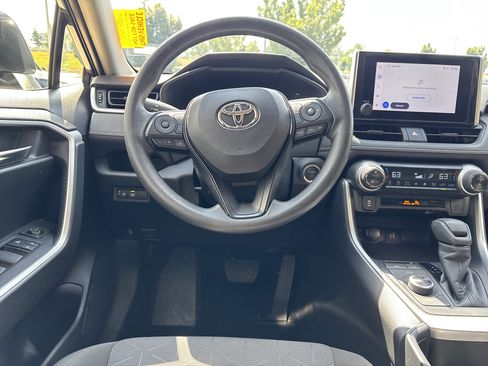 Used 2025 Toyota RAV4 XLE AWD/4WD image 13