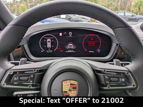 Used 2025 Porsche Cayenne image 36