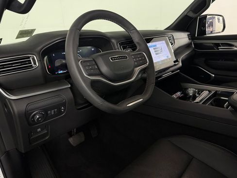 Used 2024 Jeep Wagoneer Series II image 23