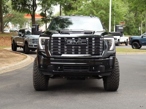 Used 2024 GMC Sierra 2500 Denali Ultimate AWD/4WD image 3