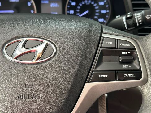 Used 2017 Hyundai Elantra SE FWD image 27